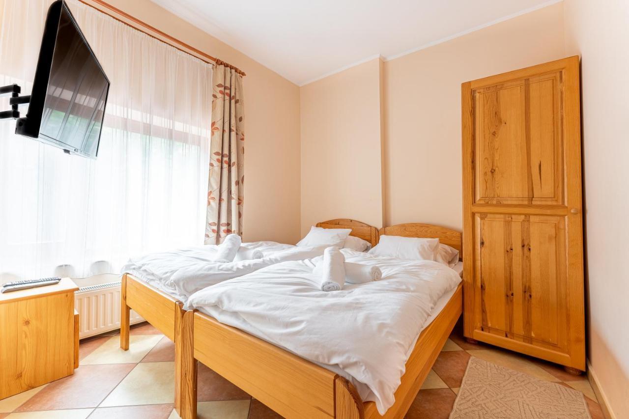 Varazsko Apartman Gyula Exterior photo