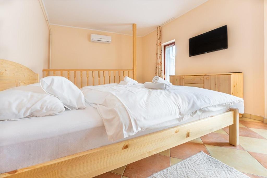 Varazsko Apartman Gyula Exterior photo