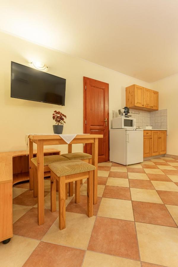 Varazsko Apartman Gyula Exterior photo