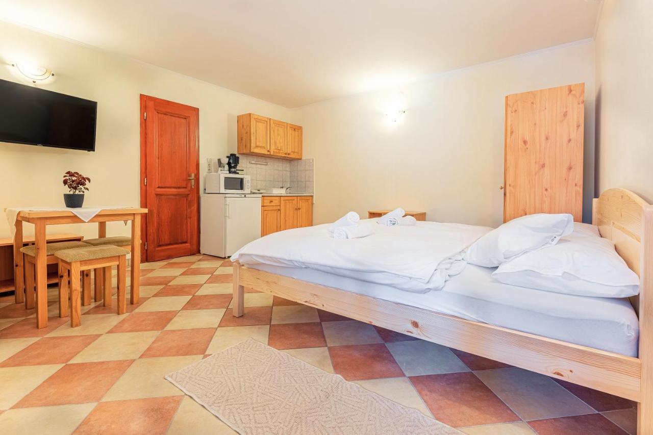 Varazsko Apartman Gyula Exterior photo