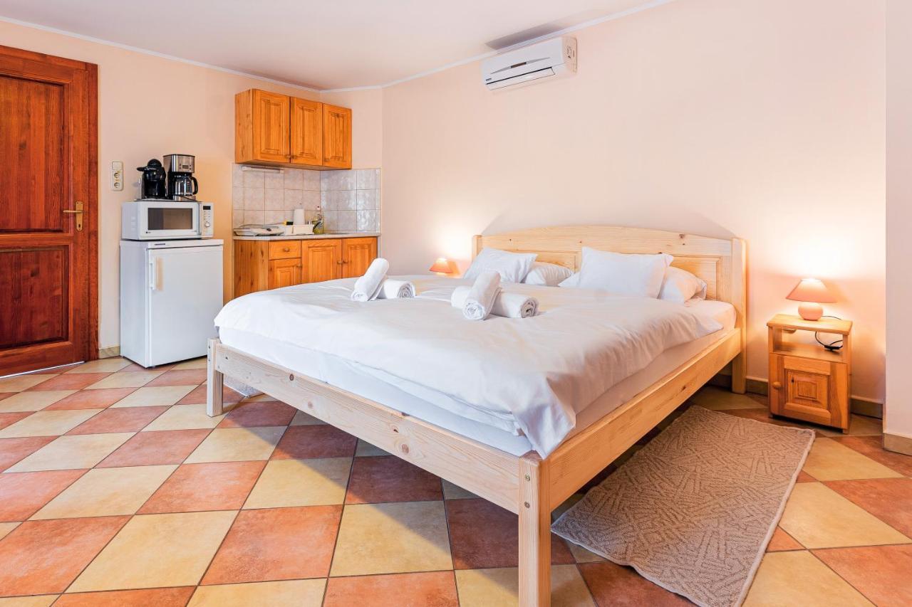 Varazsko Apartman Gyula Exterior photo
